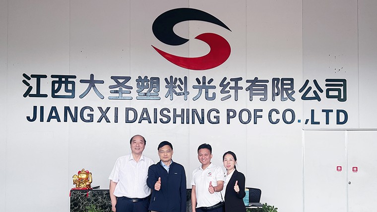 暨南大学周：咏淌谳傲賐jl平台塑料光纤调研指导工作