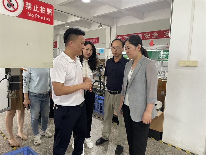 吉安市总工会率工作组深入bjl平台塑料光纤调研指导工会工作