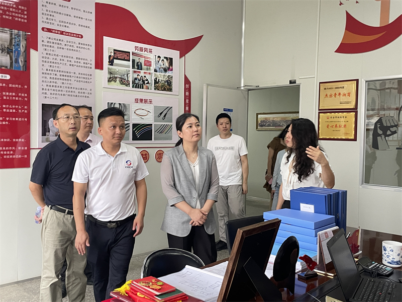 吉安市总工会率工作组深入bjl平台塑料光纤调研指导工会工作
